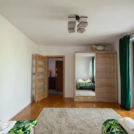 Duze Mieszkanie, Ogrod I Parking アパート *